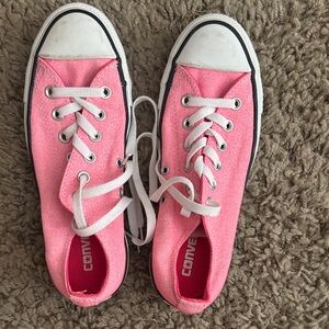 Converse Sz 7 LIKE NEW Sneakers in Bright Pink 💗